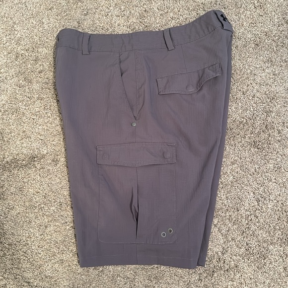Men’s Under Armour grey cargo shorts. 32. Stretchy ripstop fabric. Like new - Picture 5 of 7